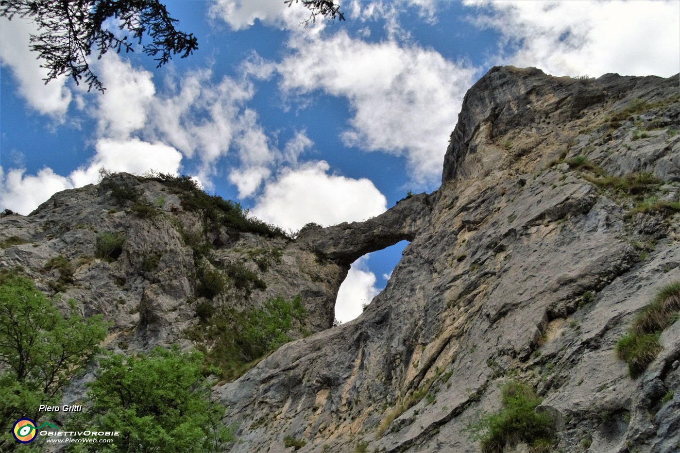 51 Arco di Pegherolo (1680 m), l'arco nella roccia .JPG